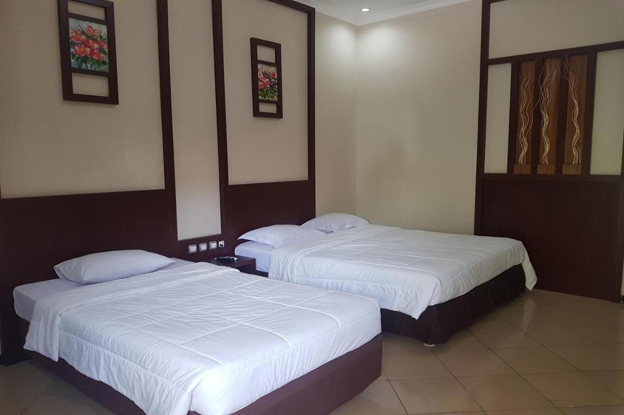 Oyo 2671 Wisma Djaja Syariah Bojonegoro Luaran gambar