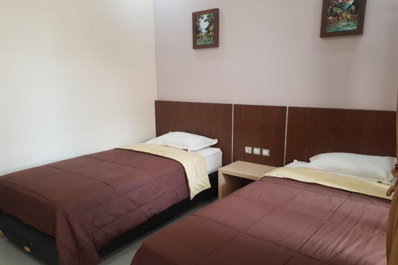 Oyo 2671 Wisma Djaja Syariah Bojonegoro Luaran gambar