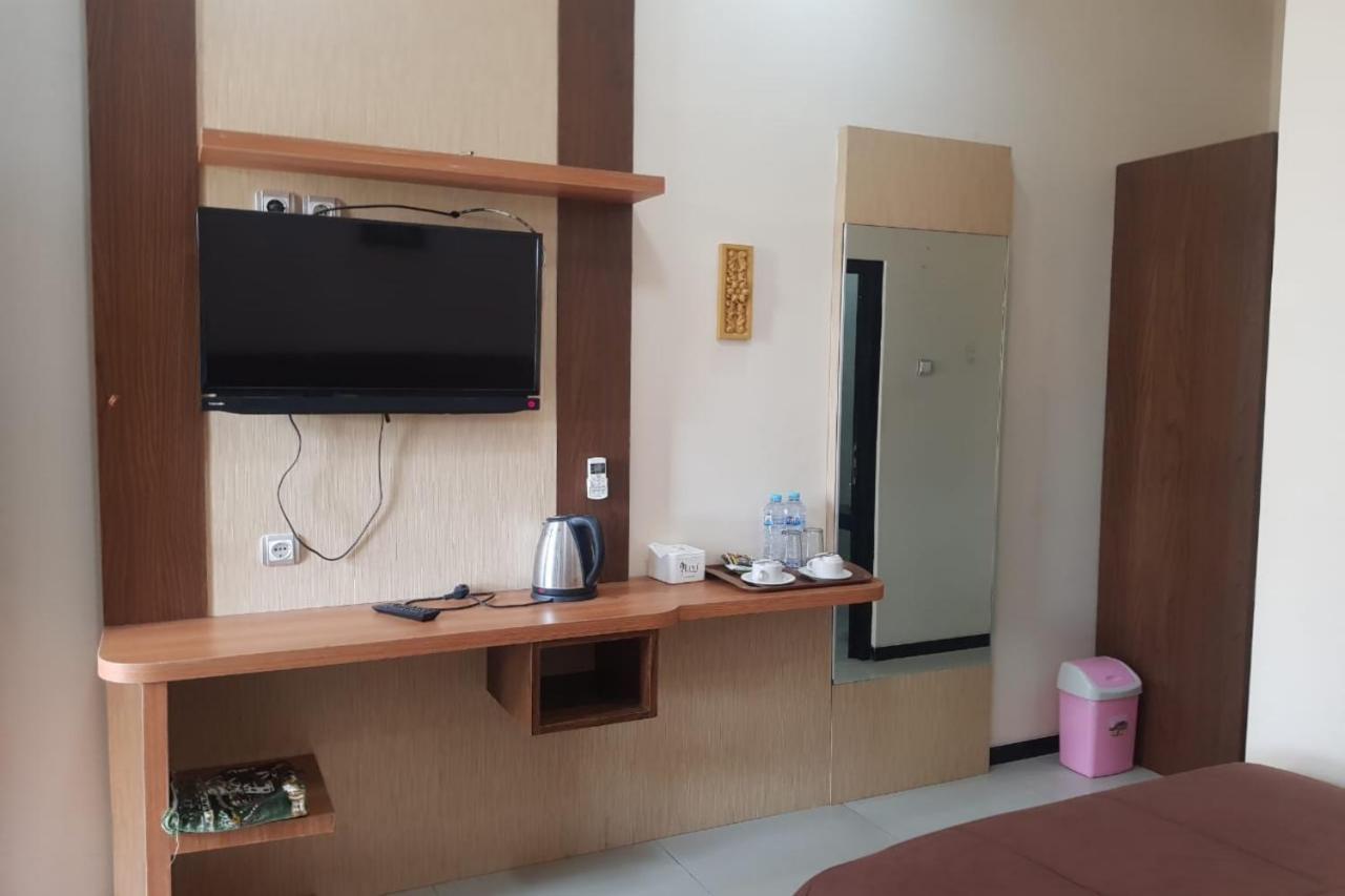 Oyo 2671 Wisma Djaja Syariah Bojonegoro Luaran gambar